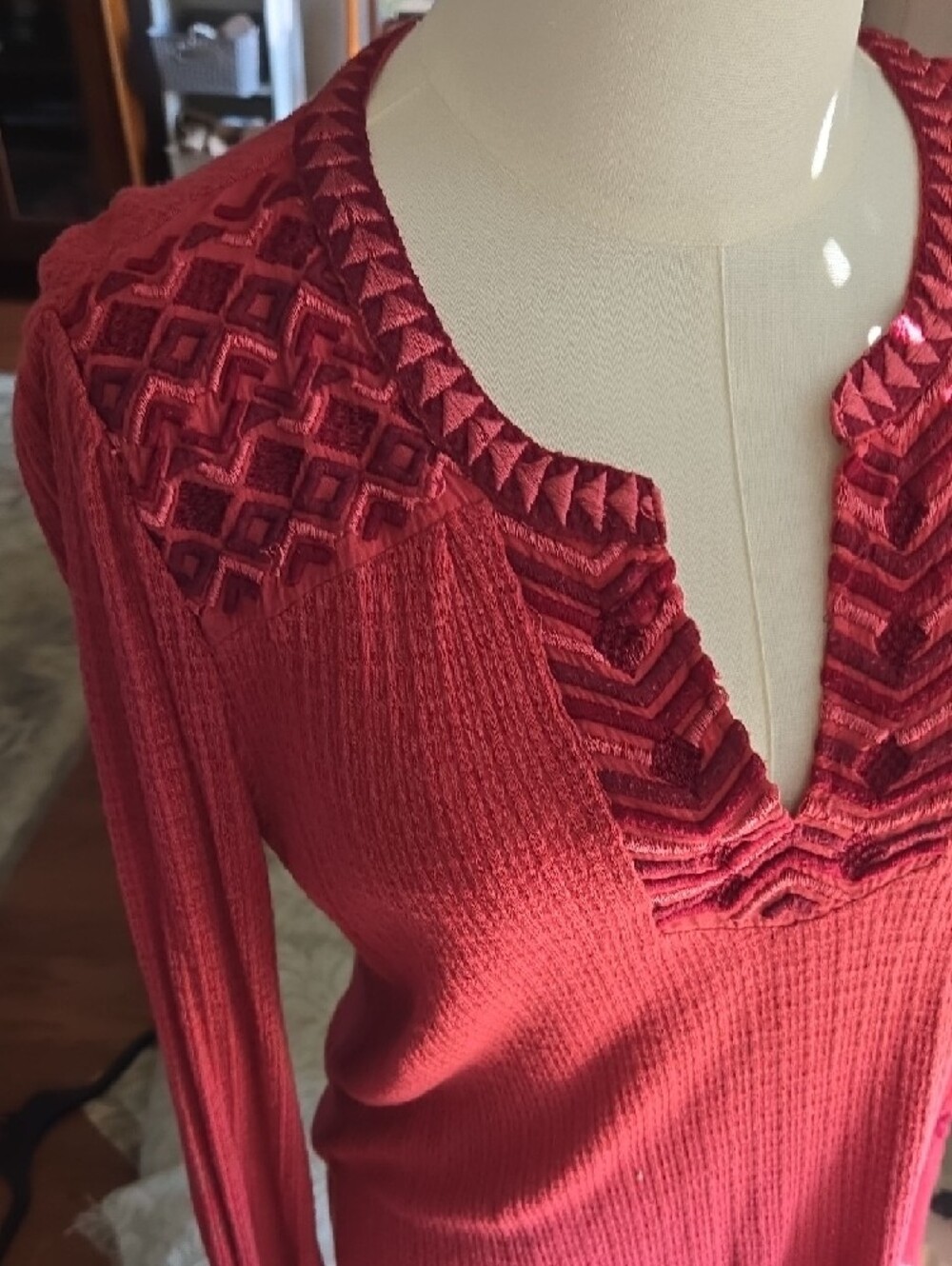 Lucky Brand Red Long-Sleeve Knit Tunic with V-Notch and Chevron Trim - Picture 4 of 5